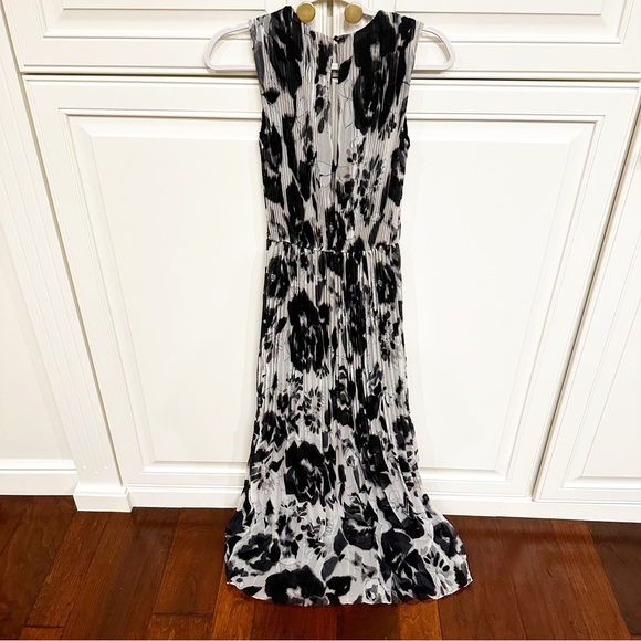 St John Women’s Designer Luxury Floral Pleated Sleeveless Maxi Dress Formal SZ 0 - Picture 7 of 11